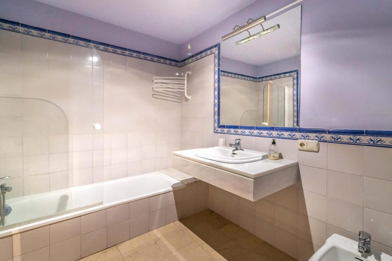 Spacious Apartment In Марбеля Екстериор снимка